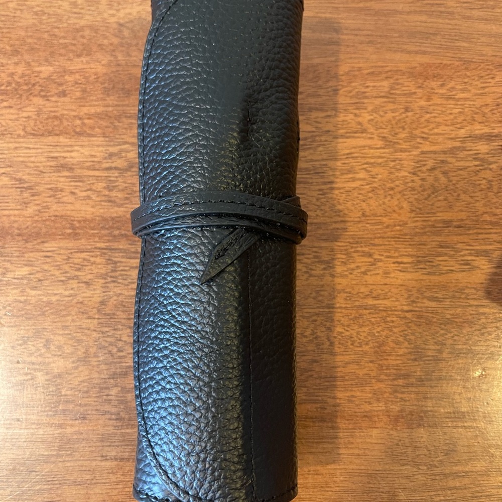 Pottery Barn -  Leather Travel Tech Accessory Cord Case Organizer NWT! - Picture 4 of 9